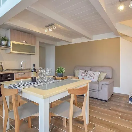 Διαμέρισμα 7 Laureana Cilento